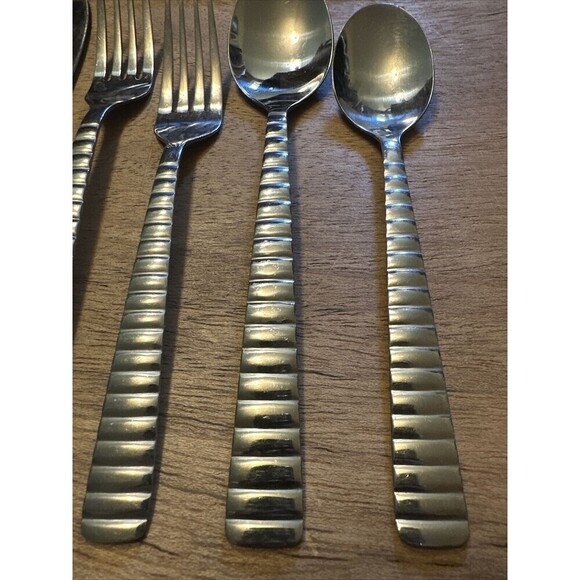 Cambridge Fracto 5 Piece Stainless Modern Flatware - Picture 3 of 9